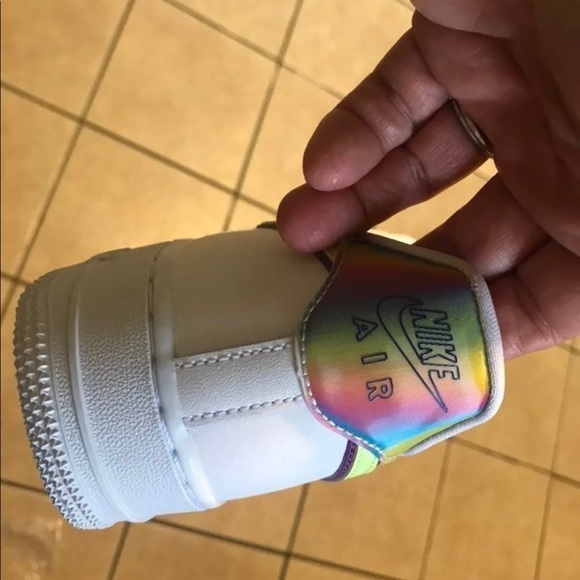 Nike Air Force 1 EAS womens 8.5
New in box.
mult color rainbow design.. - Picture 4 of 6